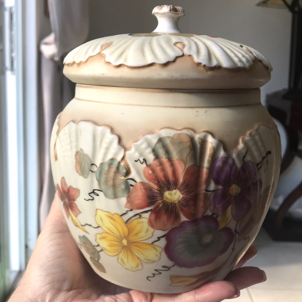 Antique Germany RUPOLSTADT hand painted w gold trim  piece w lid piece